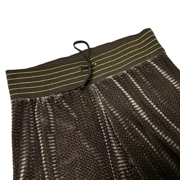 Y2K Rocawear Brown Velour Capri Sweatpants - Picture 3 of 7